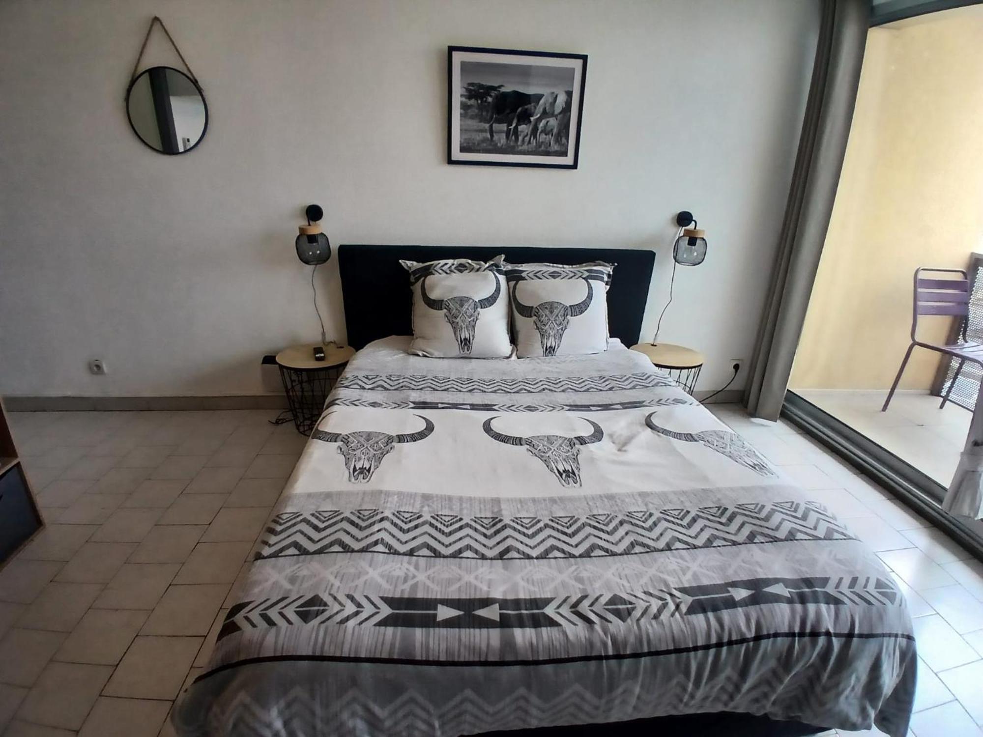 Clim Parking Dhuoda Apartment Nimes